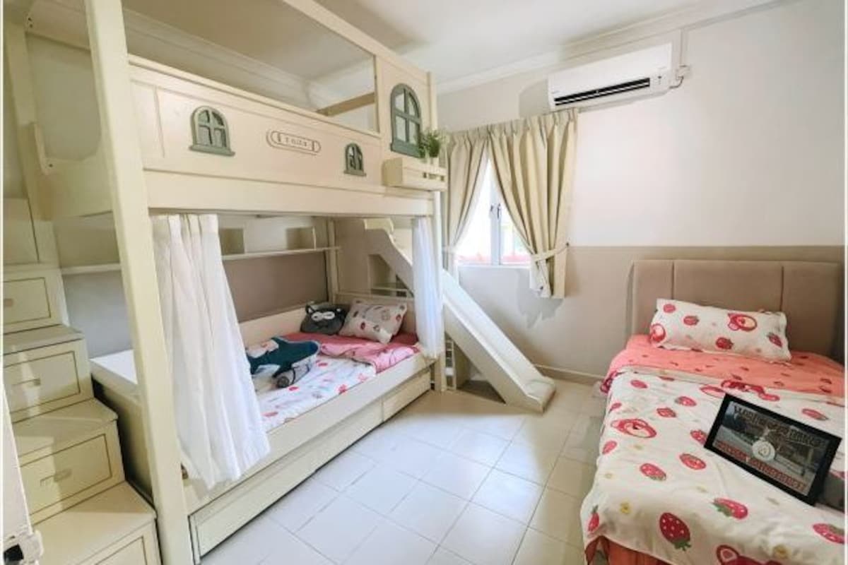 Blackout curtains, iron/ironing board, free WiFi