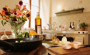 Suite familiale | Cuisine privée | Four à micro-ondes, surface de cuisson, cafetiÚre-théiÚre, grille-pain