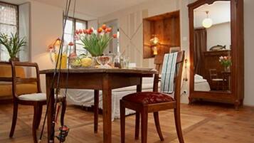 Suíte família | Opções para refeição no quarto