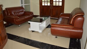 Lobby sitting area - Africana Grand Hotel Arusha (Arusha)