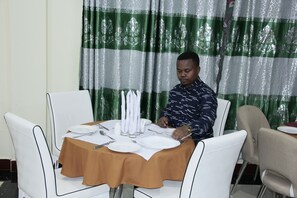 Breakfast, lunch, dinner served; local and international cuisine 
