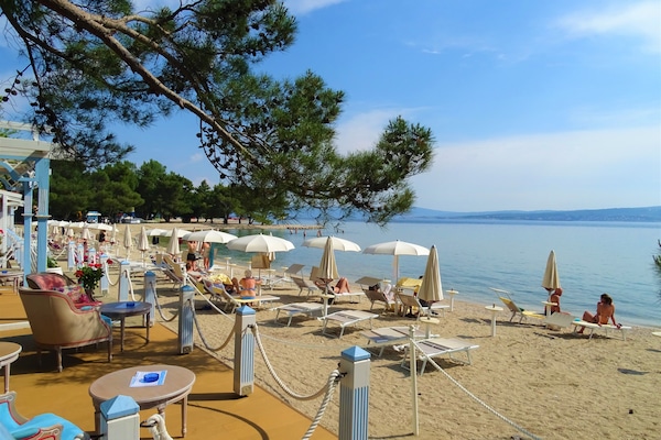 Beach bar