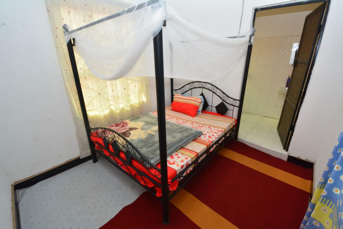 Basic Single Room | 1 bedroom, iron/ironing board, free WiFi, bed sheets