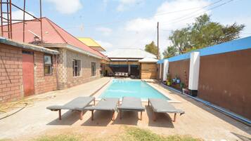 Kolam renang outdoor