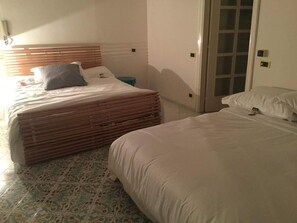 Premium bedding, iron/ironing board, free WiFi