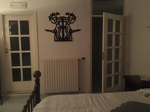 Premium bedding, iron/ironing board, free WiFi