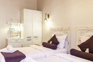 Family Suite | Minibar, in-room safe, desk, laptop workspace - Orchis Hotel (Ayvalik)