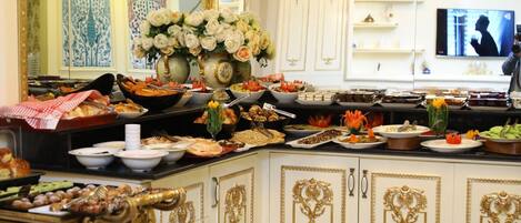 Petit déjeuner buffet compris tous les jours