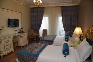 Standard Triple Room | Premium bedding, minibar, in-room safe, desk - Istasyon Hotel (Istanbul)