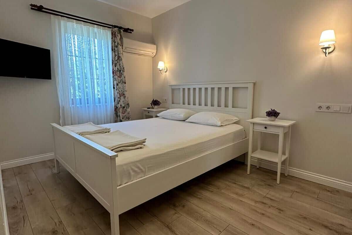 standard double or twin room | iron/ironing board, rollaway beds, free wifi