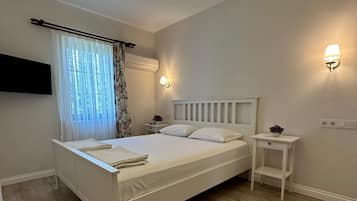 Standard Double or Twin Room | Iron/ironing board, rollaway beds, free WiFi