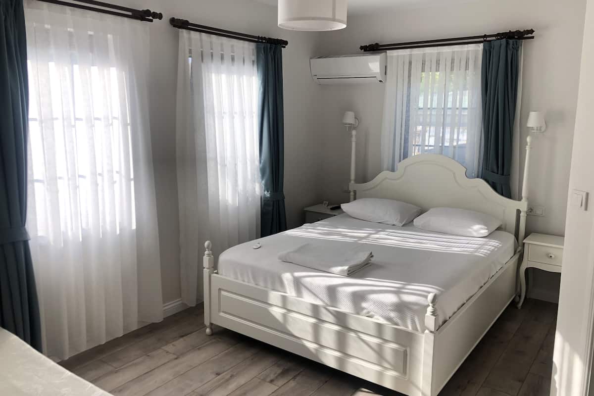 iron/ironing board, rollaway beds, free wifi