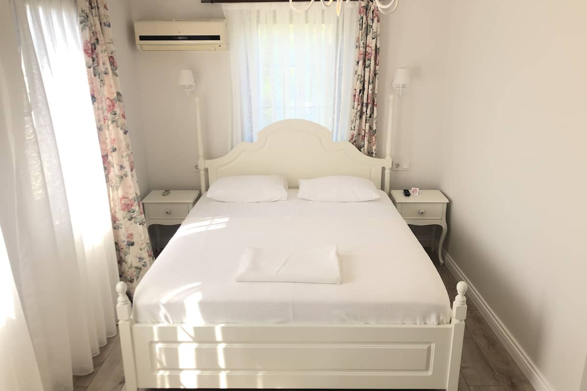 standard double or twin room | iron/ironing board, rollaway beds, free wifi