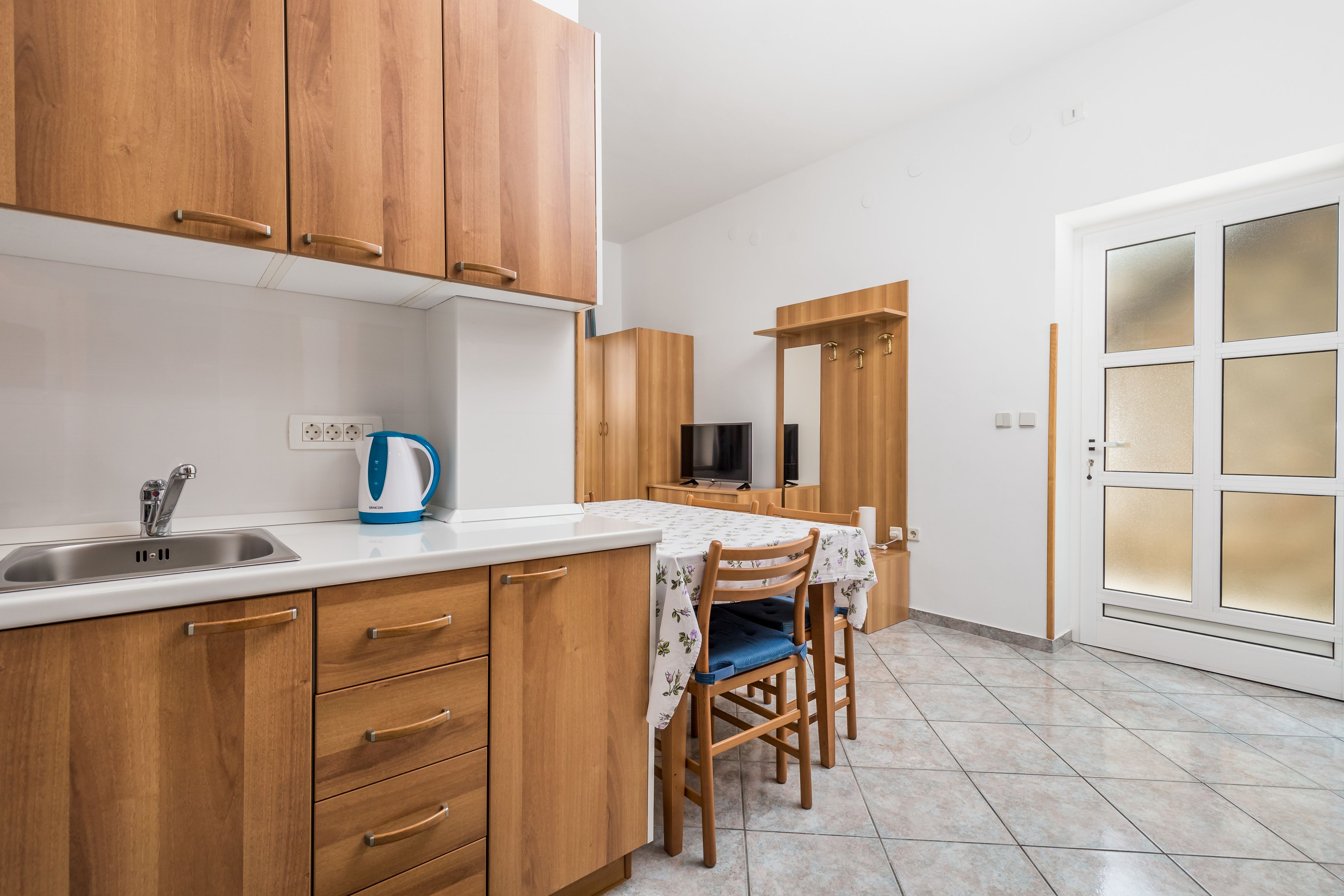 Standard Apartment, 1 Bedroom, Terrace | Dapur peribadi | Peti sejuk, dapur, mesin basuh pinggan mangkuk, pembancuh kopi/teh 
