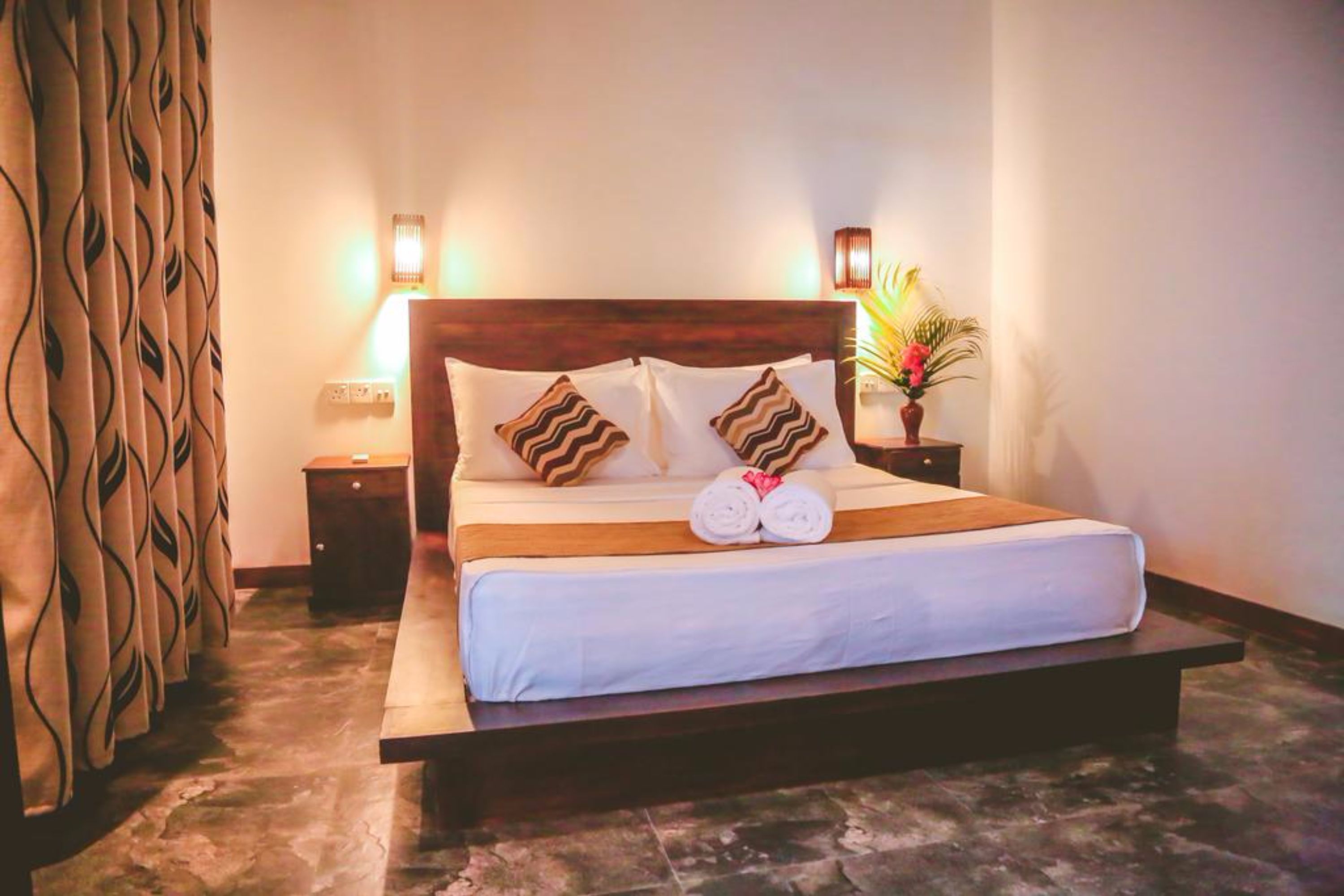 Caja fuerte, tabla de planchar con plancha, camas supletorias