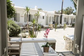 View from room - Agia Anna on the beach (Mykonos)