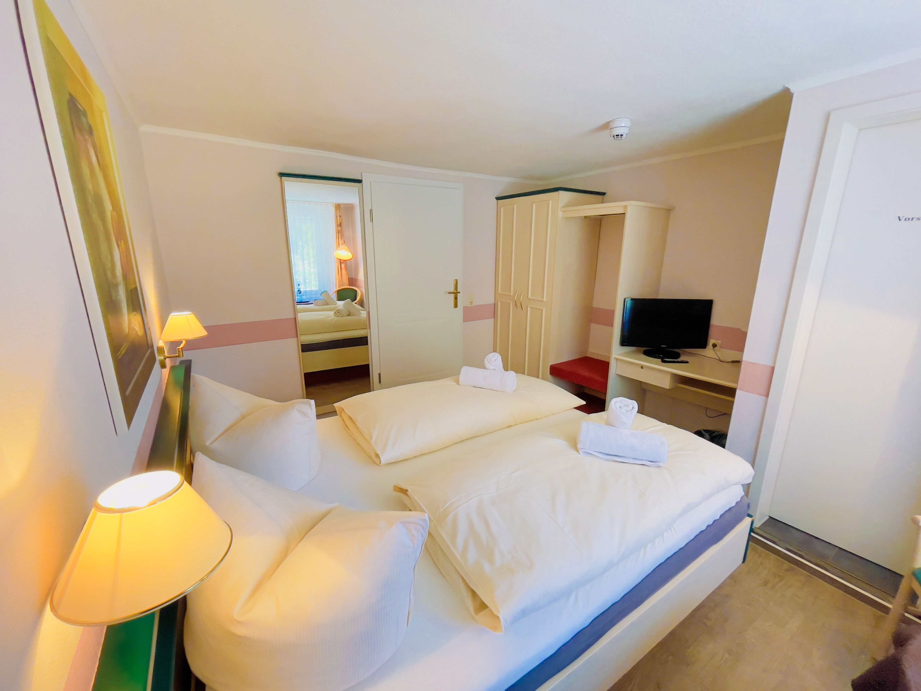 economy double room | 1 bedroom, hypo-allergenic bedding, memory-foam beds, in-room safe