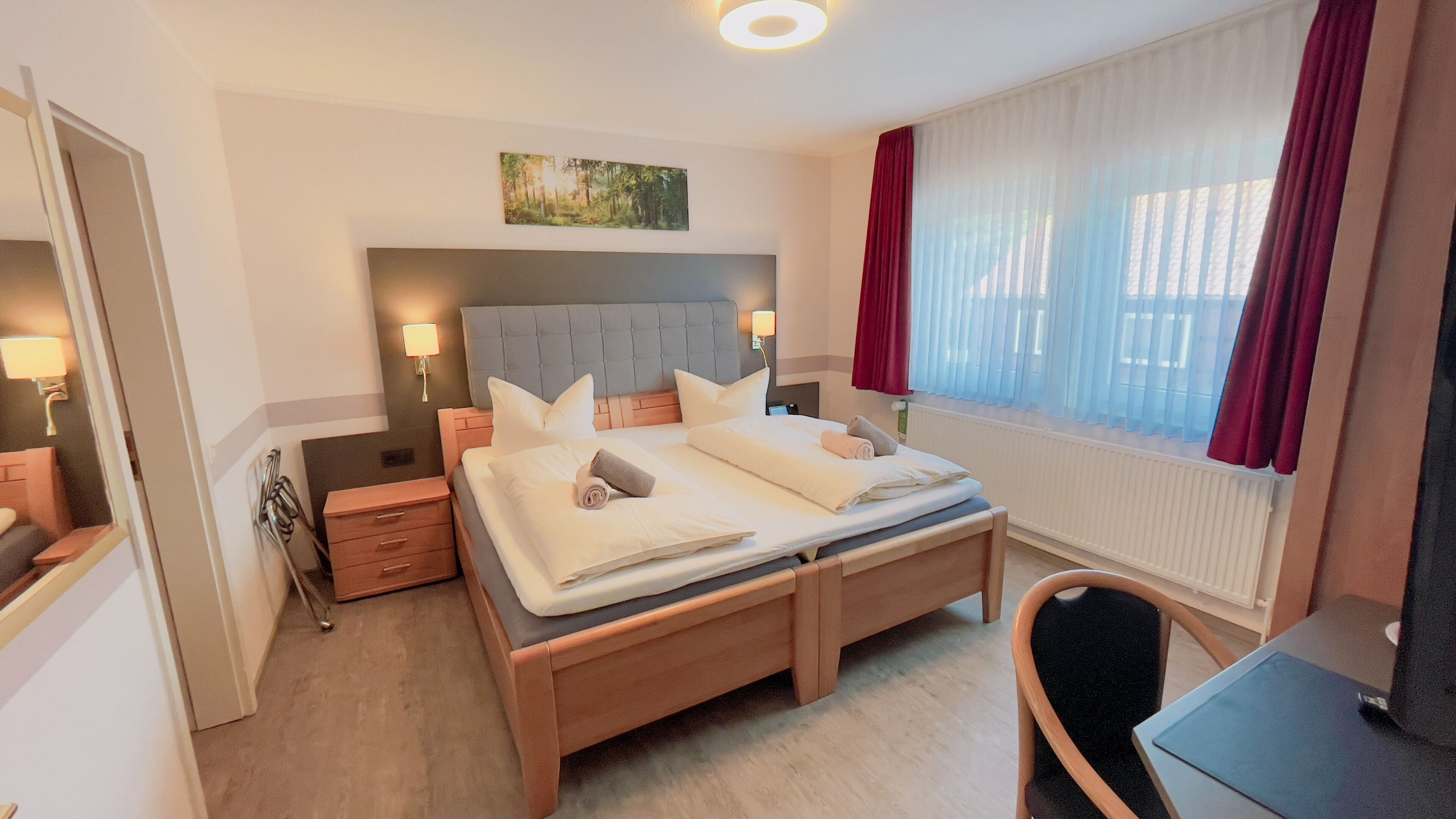 Doppelzimmer, Nichtraucher | Allergikerbettwaren, Betten mit Memory-Foam-Matratzen, Zimmersafe