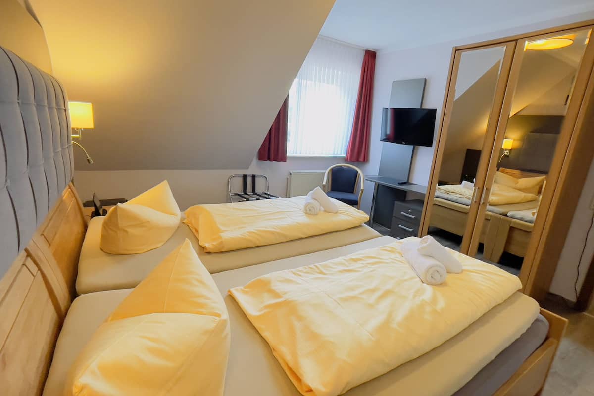 apartment | 1 bedroom, hypo-allergenic bedding, memory-foam beds, in-room safe