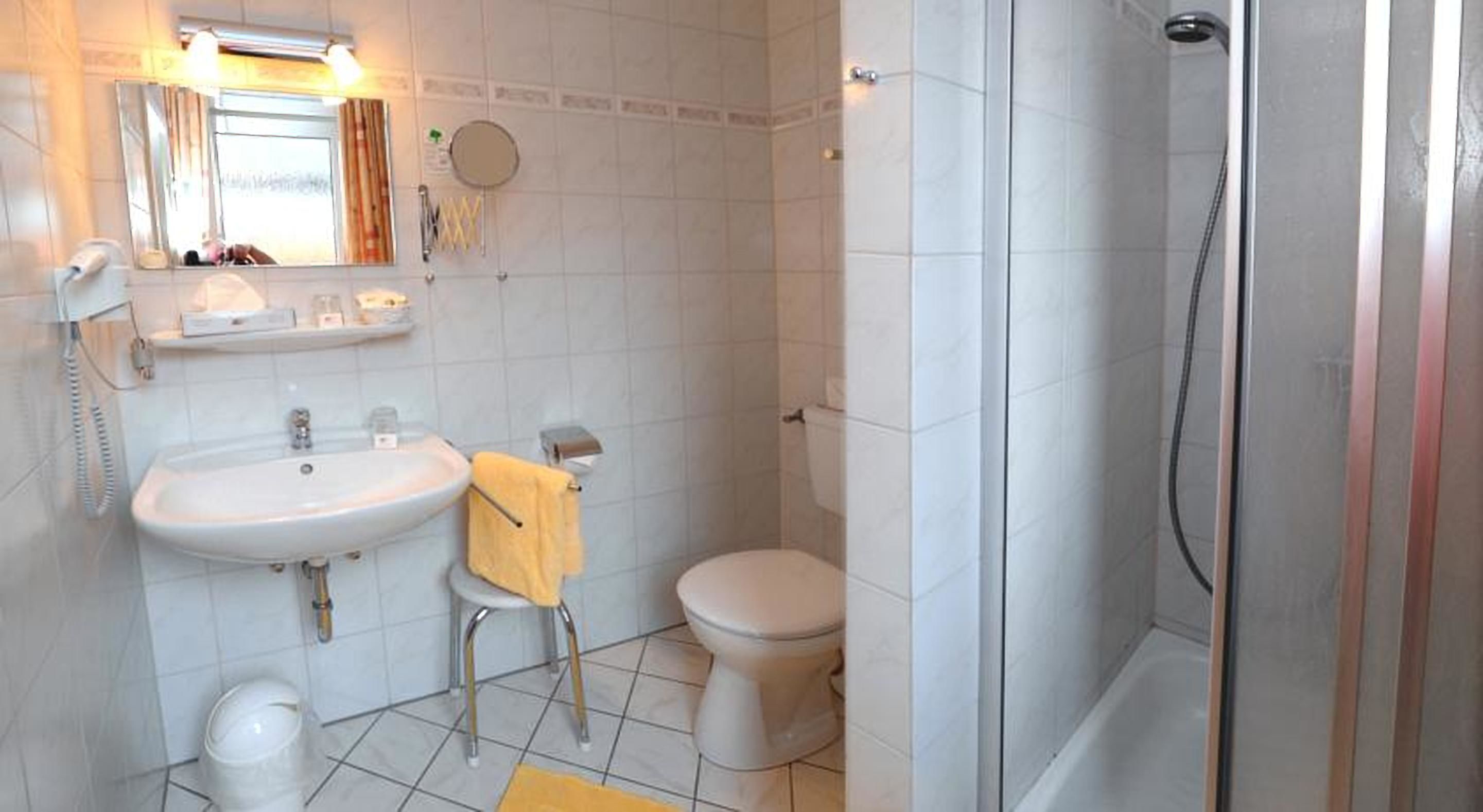 single room | bathroom | shower, free toiletries, hair dryer, towels