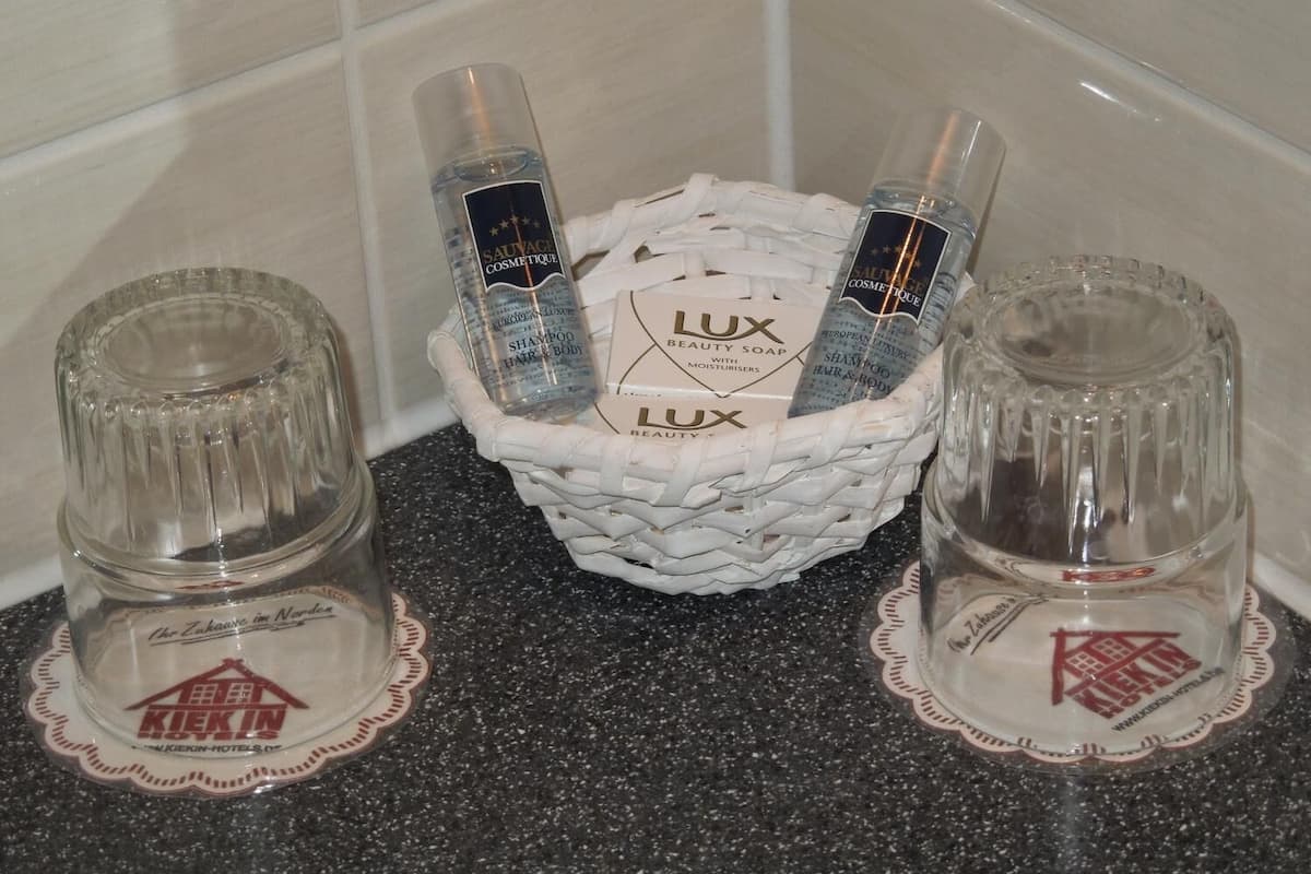 quadruple room | bathroom | shower, free toiletries, hair dryer, towels