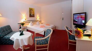 Vierbettzimmer | Allergikerbettwaren, Betten mit Memory-Foam-Matratzen, Zimmersafe