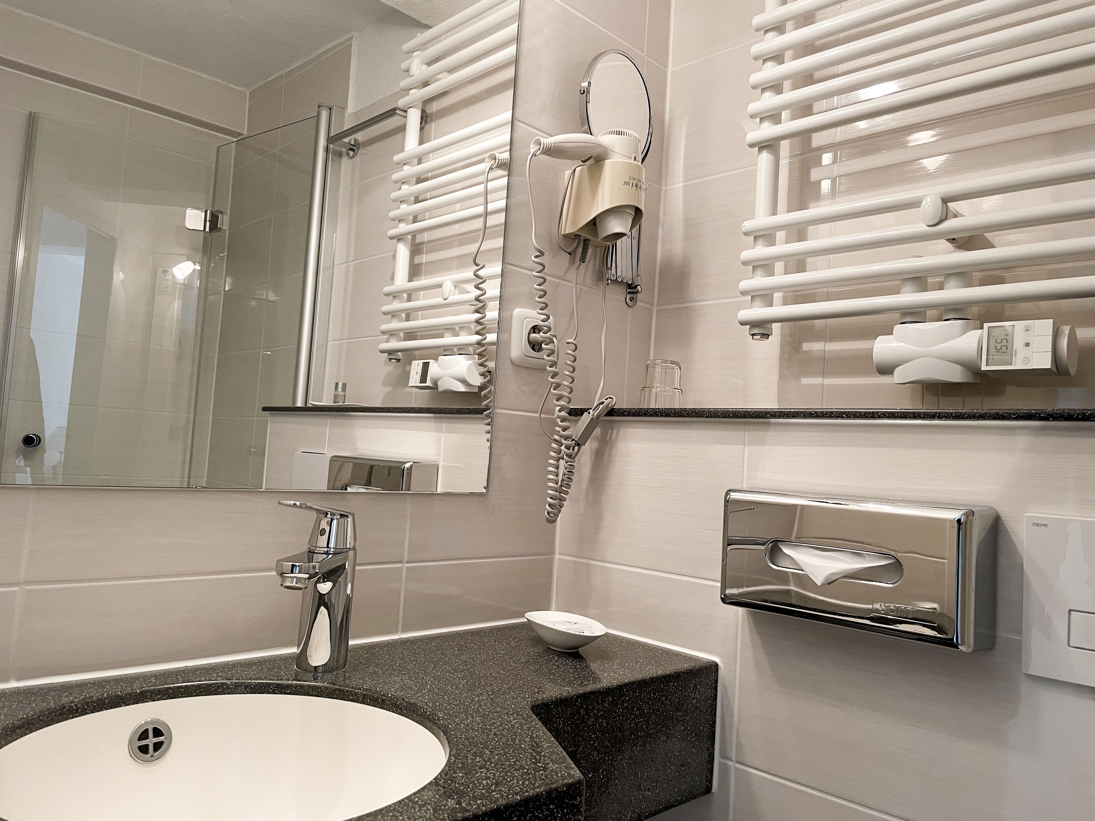 shower, free toiletries, hair dryer, towels