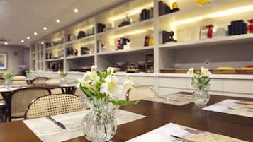 Petit déjeuner buffet (55.00 BRL par personne)