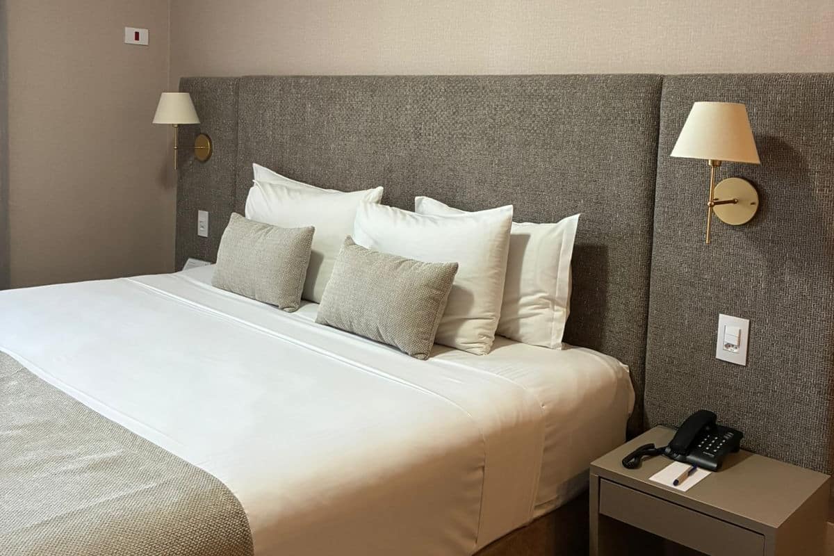 Doppia Deluxe | Minibar, una cassaforte in camera, una scrivania, tende oscuranti