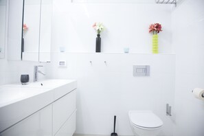 Comfort Apartment, 2 Bedrooms | Bathroom