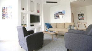 Apartment, 2 Bedrooms, Balcony, City View | Living room