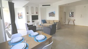Apartment, 2 Bedrooms, Balcony, City View | In-room dining