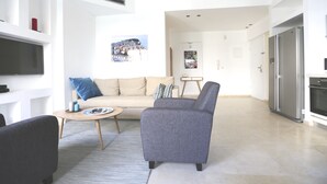 Apartment, 2 Bedrooms, Balcony, City View | Living area