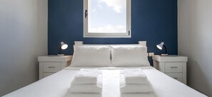 Comfort Penthouse, Sea View | 2 bedrooms, blackout curtains, iron/ironing board, free WiFi - Holyguest - Hacovchim St. 15 (Tel Aviv)