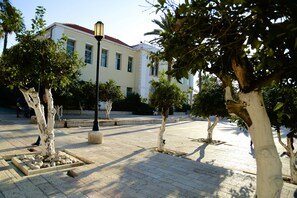 المنشأة من الخارج