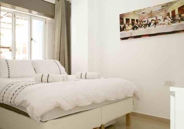 2 bedrooms, premium bedding, blackout curtains, iron/ironing board - Holyguest - Ben Yehuda 218 (Tel Aviv)