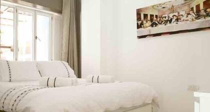 Holyguest - Ben Yehuda 218