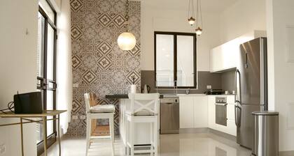 Holyguest - Hess St. 8