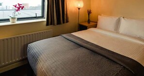 Desk, laptop workspace, free WiFi, bed sheets - DCU Rooms at All Hallows College - Hostel (Dublin)