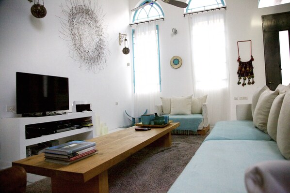 Villa, 2 Bedrooms, City View | Living room | TV - Holyguest - Migdal (Tel Aviv)