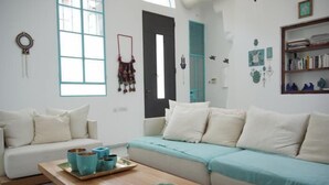Villa, 2 Bedrooms, City View | Living room - Holyguest - Migdal (Tel Aviv)