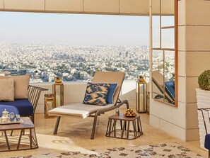 Ropa de cama de alta calidad, cubrecamas y minibar