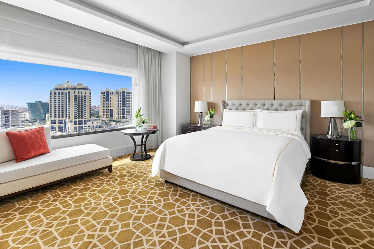 SÀngtillbehör av högsta kvalitet, duntÀcken och minibar