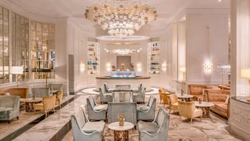 7 restaurants; breakfast, lunch, dinner and brunch served