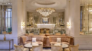 2 bars/lounges, rooftop bar