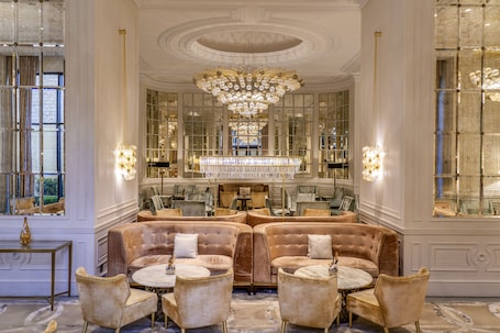 2 bars/lounges, rooftop bar