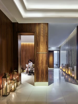 Couples treatment room(s), sauna, hot tub, steam room