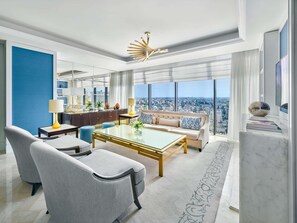 Ropa de cama de alta calidad, cubrecamas y minibar 