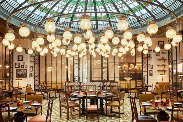 7 restaurants; breakfast, lunch, dinner and brunch served