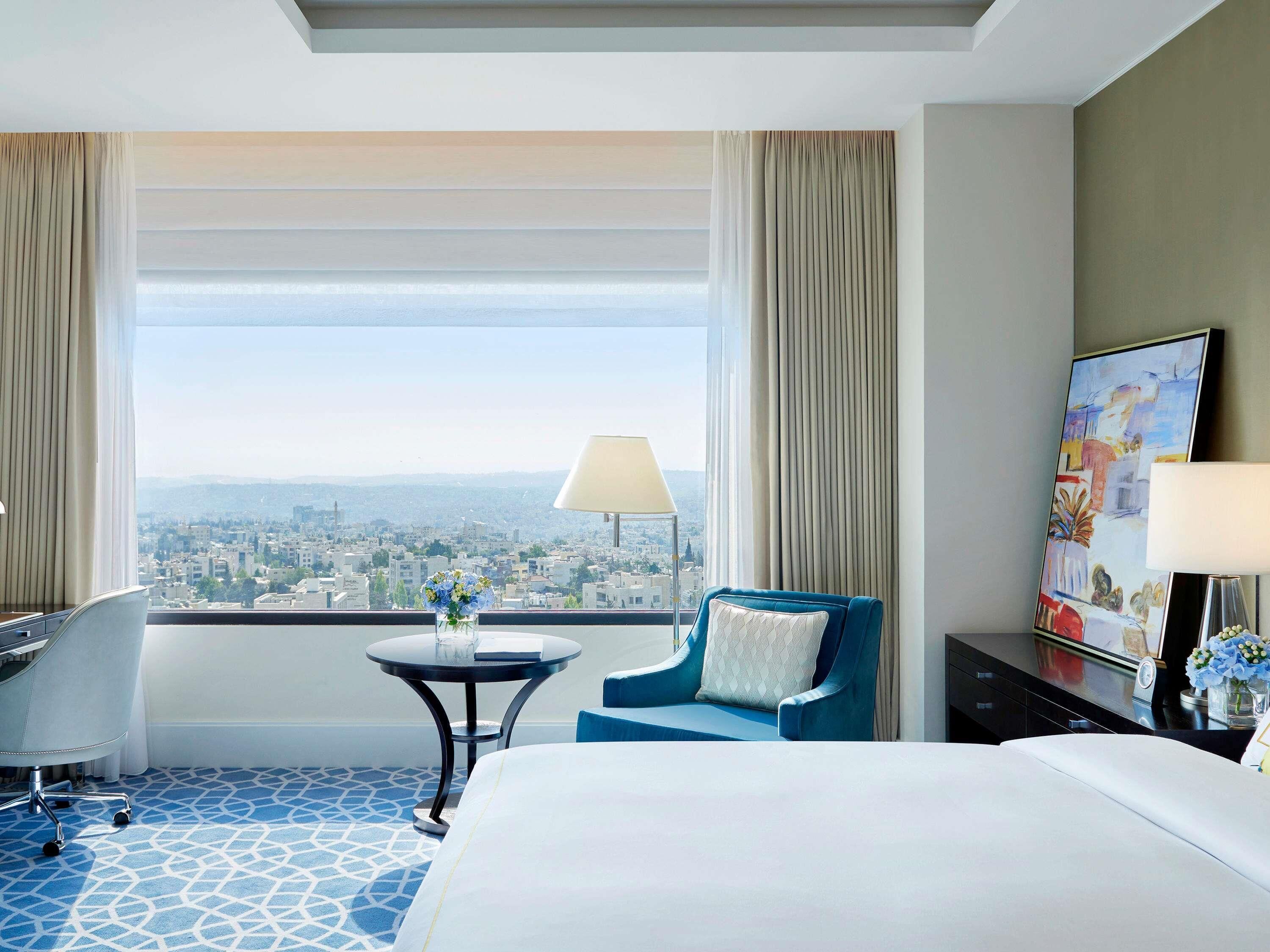 Ropa de cama de alta calidad, edredón y minibar 
